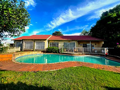 4 Bedroom House For Sale in Witbank - 6hTD.webp