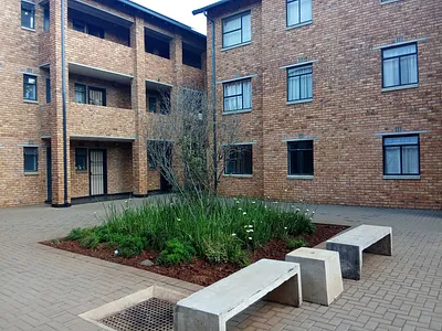 2 Bedroom Apartment For Sale in Alberton - fFH7.webp