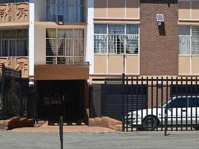 2 Bedroom Apartment To Rent in Roodepoort - img
