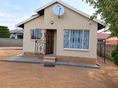 2 Bedroom House For Sale in Rustenburg - img