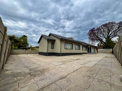4 Bedroom House For Sale in Bo-dorp, Rustenburg - img