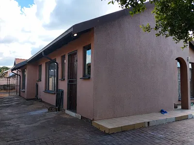 3 Bedroom House To Rent in Rustenburg - img