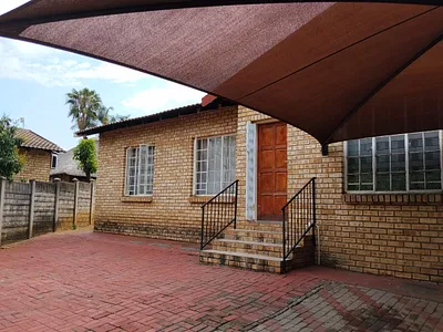 4 Bedroom House To Rent in Rustenburg - img