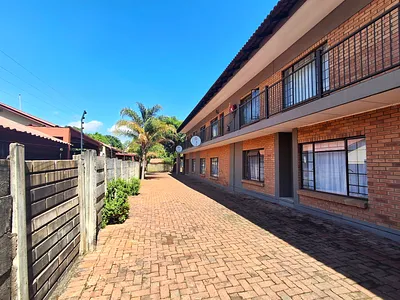 12 Bedroom House For Sale in Hartbeespoort - GgWq.webp