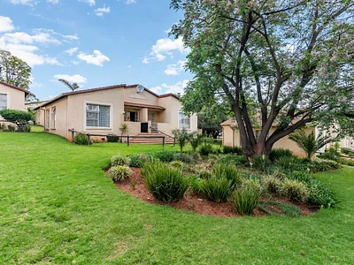 2 Bedroom Townhouse For Sale in Roodepoort - img