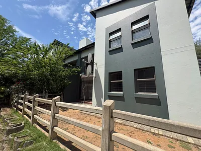 3 Bedroom Townhouse For Sale in Rustenburg - img