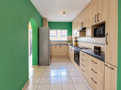 3 Bedroom Apartment For Sale in East London - img