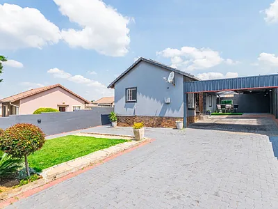 3 Bedroom House For Sale in Roodepoort - img