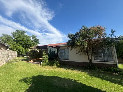 3 Bedroom House For Sale in Witbank - 91OZ.webp