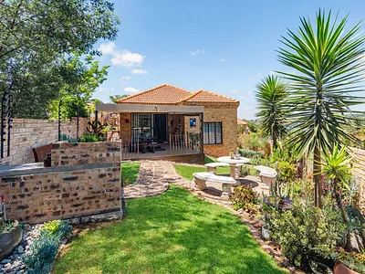 2 Bedroom Townhouse For Sale in Krugersdorp - wJKI.webp
