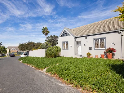 2 Bedroom House For Sale in Brackenfell - iTBk.webp