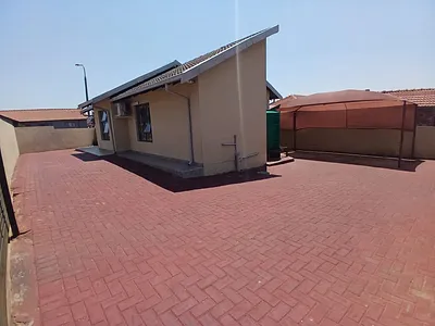 3 Bedroom House For Sale in Rustenburg - img