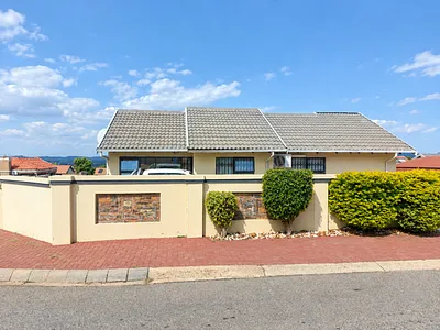 3 Bedroom House For Sale in Rustenburg - bgZi.webp