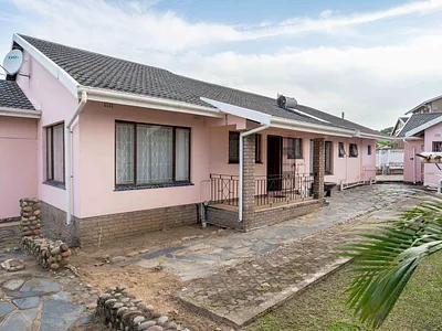 4 Bedroom House For Sale in Umkomaas - Sycz.webp