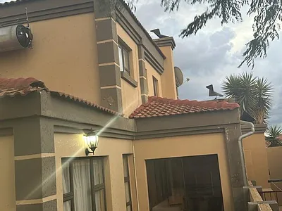 5 Bedroom Townhouse For Sale in Witbank - img