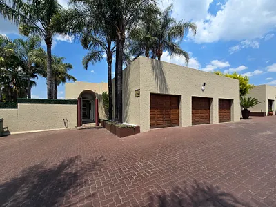 5 Bedroom House For Sale in Alberton - 9OX9.webp