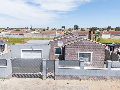 3 Bedroom House For Sale in Eersterivier - p8rf.webp