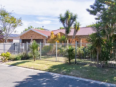 4 Bedroom House For Sale in Durbanville - sbFw.webp