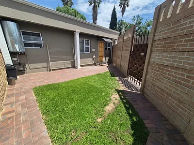 2 Bedroom Apartment To Rent in Bedfordview - img