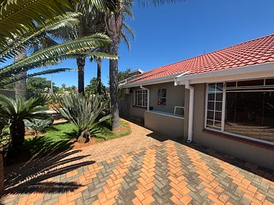 4 Bedroom House For Sale in Boksburg - 8kLK.webp