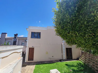 1 Bedroom House To Rent in Somerset West - vyH0.webp