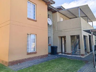 3 Bedroom Townhouse To Rent in Rustenburg - Kuwk.webp