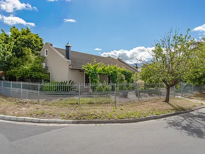 3 Bedroom House For Sale in Paarl - EEku.webp