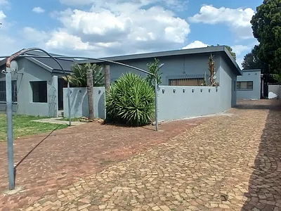 4 Bedroom House For Sale in Alberton - FjlJ.webp