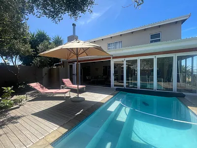 4 Bedroom Townhouse For Sale in Jeffreys Bay - pkEN.webp