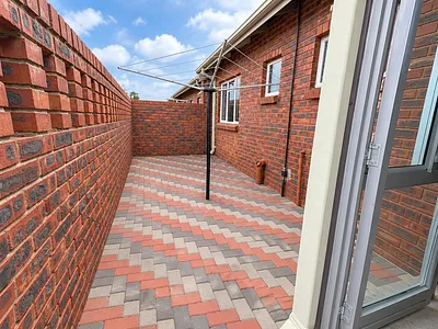 3 Bedroom Townhouse To Rent in Newcastle - 6AJY.webp
