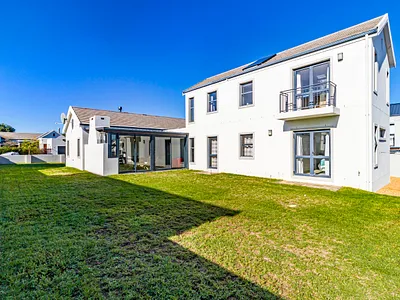3 Bedroom Townhouse For Sale in Somerset West - 0SvE.webp