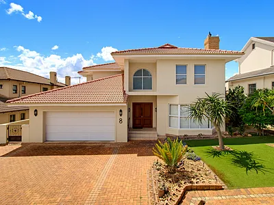 3 Bedroom House For Sale in Somerset West - p3Ov.webp