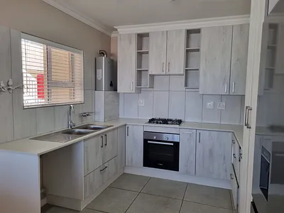 3 Bedroom Apartment To Rent in Mossel Bay - uDcv.webp