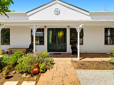 3 Bedroom House For Sale in Somerset West - TJNi.webp