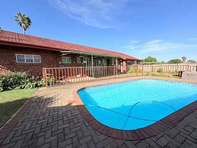 5 Bedroom House To Rent in Newcastle - 1sJG.webp