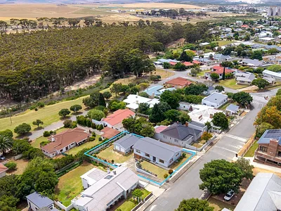 4 Bedroom House For Sale in Bredasdorp - img