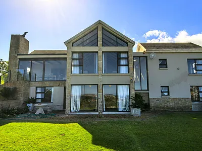 5 Bedroom Townhouse For Sale in Mossel Bay - img