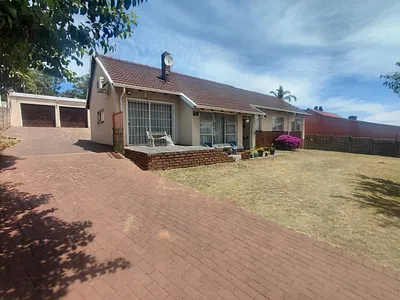 4 Bedroom House To Rent in Roodepoort - S9qD.webp