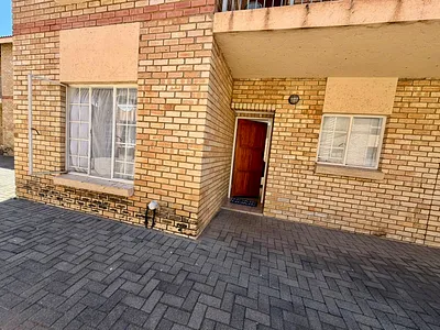 2 Bedroom Apartment For Sale in Rustenburg - zyWW.webp