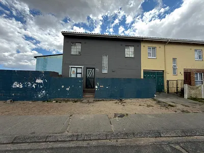 5 Bedroom House For Sale in Cape Town - lEMF.webp