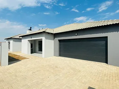 4 Bedroom House For Sale in Middelburg - img