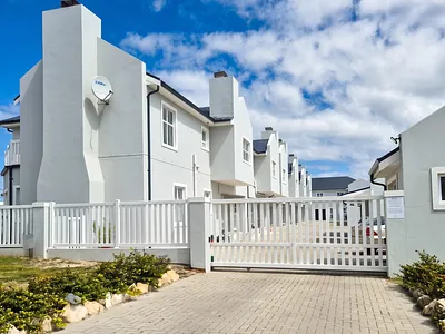 2 Bedroom Apartment For Sale in Struisbaai - img