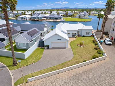 3 Bedroom House For Sale in Jeffreys Bay - HOph.webp