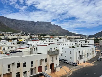 2 Bedroom Apartment To Rent in Cape Town - 62nY.webp