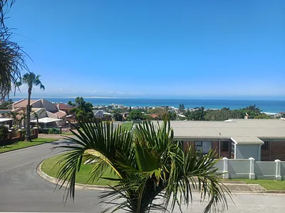 4 Bedroom House To Rent in Jeffreys Bay - Gy5w.webp