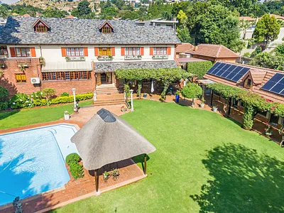 4 Bedroom House For Sale in Bedfordview - wMdC.webp