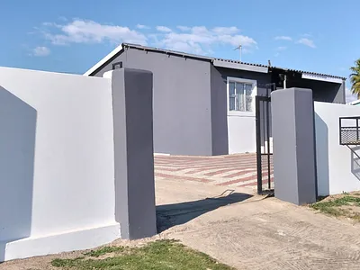 3 Bedroom House To Rent in Mthatha - 9omo.webp