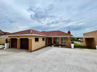5 Bedroom House For Sale in Mthatha - 8q5N.webp