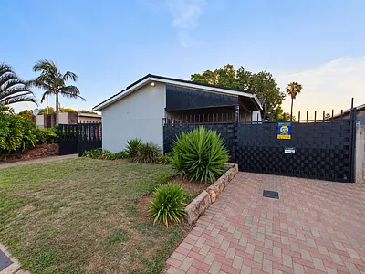 3 Bedroom Townhouse For Sale in Pretoria - img