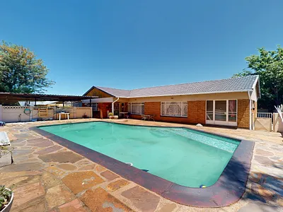 4 Bedroom House For Sale in Germiston - uW56.webp